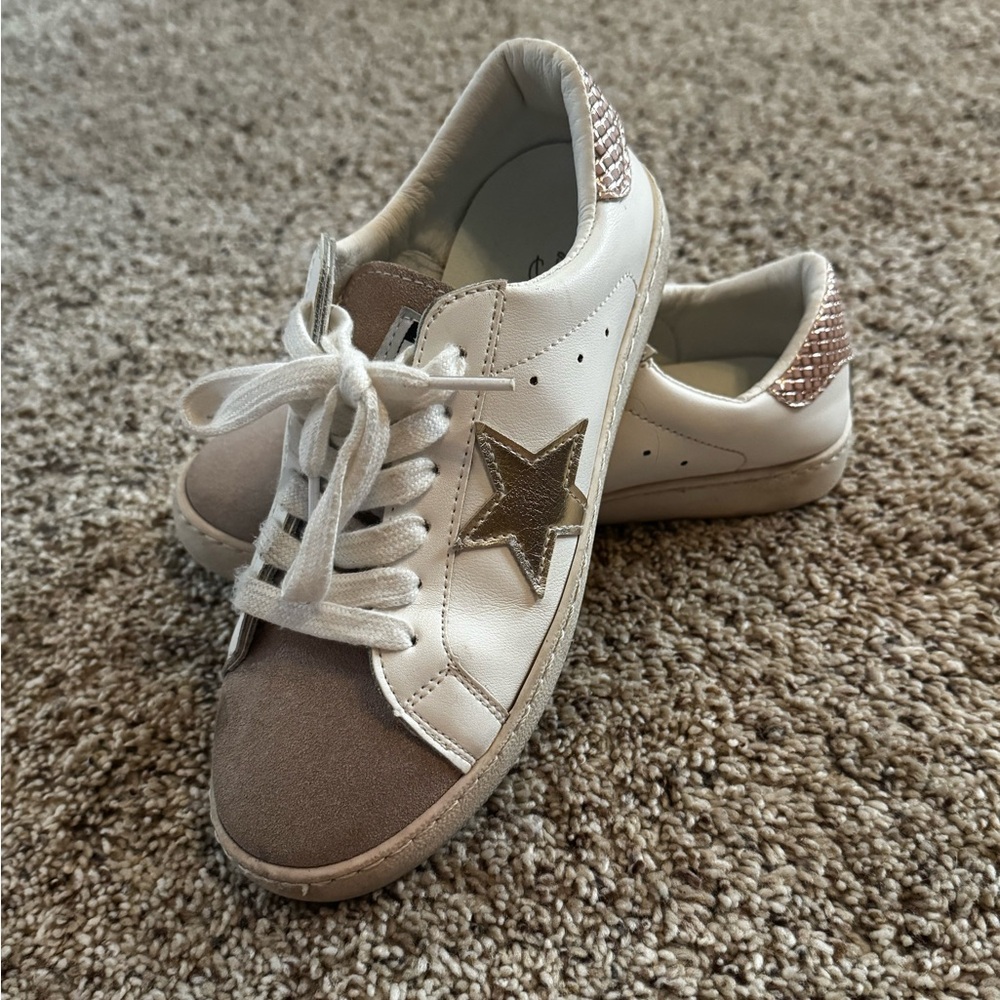 Vintage Havana Betsey White Camel Multi Sneakers 
Girl size 4 (women 5.5/6)